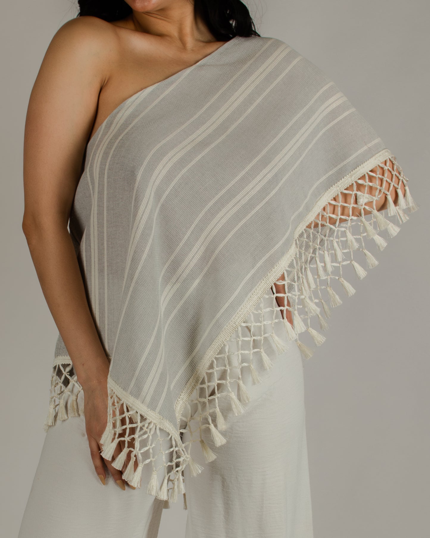 Ayla poncho